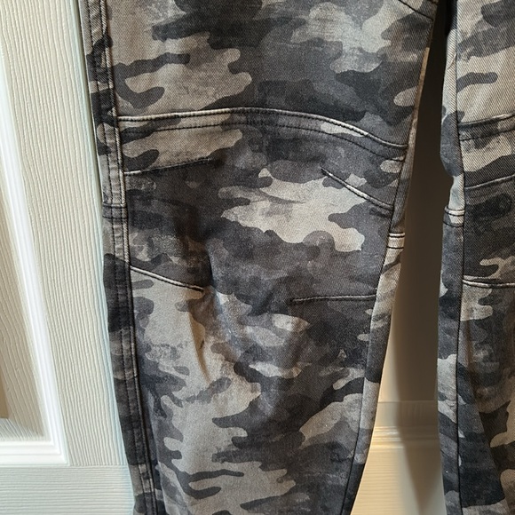 Spanx gray camo jogger. Size XS. - Picture 3 of 7